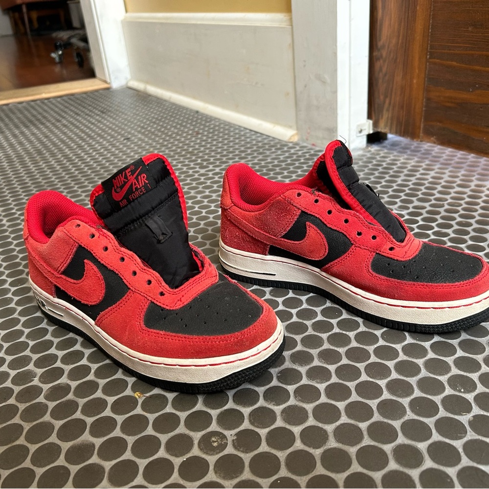 Nike Kids Black and Red Sneakers